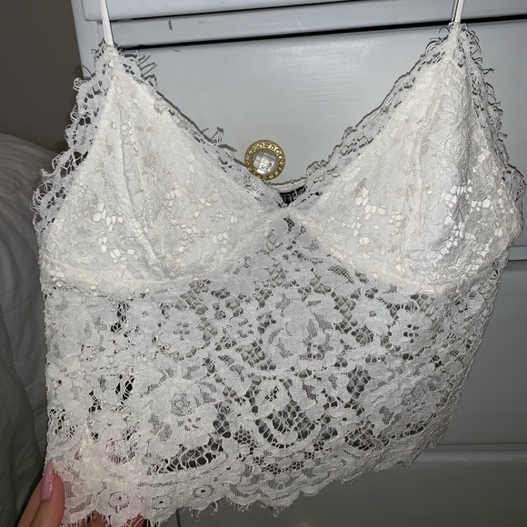 EXPRESS LACE TOP 🕊 - Picture 2 of 3
